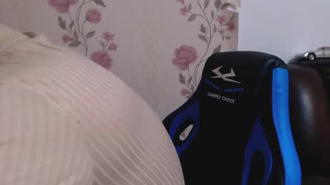 Snapshot of gianni_lion chatting on January 17, 3:50 pm Gianni online show from January 17, 3:50 pm