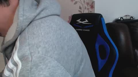 Snapshot of gianni_lion chatting on February 4, 10:32 am Gianni online show from February 4, 10:32 am