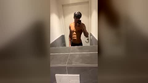 Snapshot of gianosilva chatting on August 2, 12:42 am gianosilva online show from August 2, 12:42 am