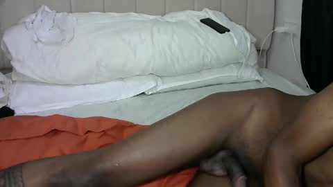 Snapshot of giant_couples chatting on November 6, 6:03 am giant_couples online show from November 6, 6:03 am