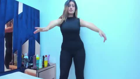 GiaRoussel online show from January 5, 6:35 pm