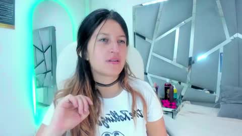 GiaRoussel online show from January 7, 2:19 pm