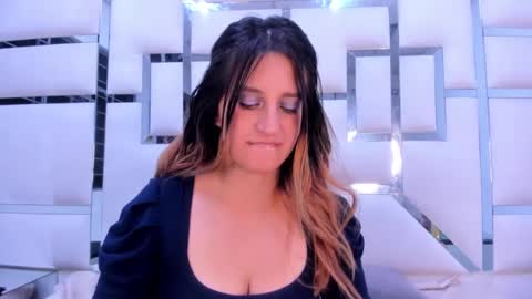 GiaRoussel online show from January 28, 6:39 pm