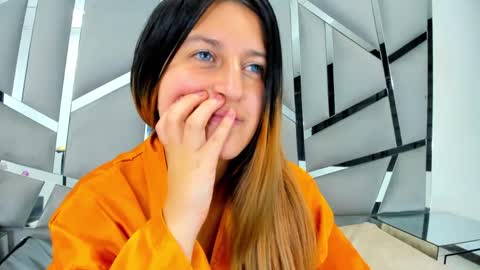 GiaRoussel online show from February 9, 5:01 pm