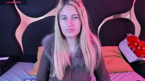 GiaRoussel online show from February 14, 3:42 pm