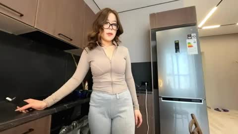 giascharmann online show from March 31, 6:14 am