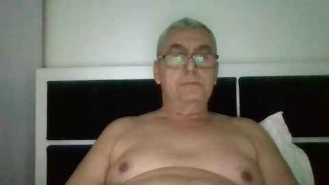 gigi1970 online show from November 1, 2:30 pm