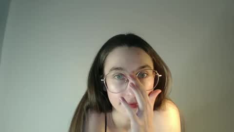 Snapshot of gigi_nix chatting on December 7, 9:17 am Gigi online show from December 7, 9:17 am