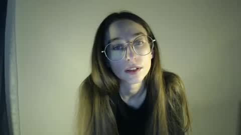 Snapshot of gigi_nix chatting on December 9, 12:30 pm Gigi online show from December 9, 12:30 pm