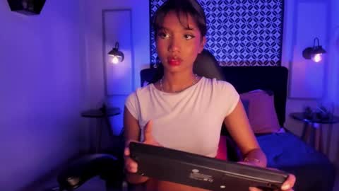 Snapshot of gigi_strawberry chatting on March 5, 10:33 am GIGI online show from March 5, 10:33 am