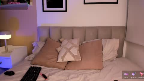 Snapshot of gigi_strawberry chatting on September 9, 4:34 am GIGI online show from September 9, 4:34 am