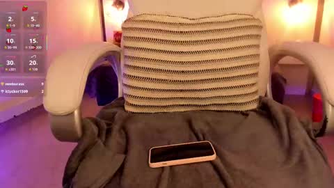 Snapshot of gigi_strawberry chatting on October 1, 1:00 am GIGI online show from October 1, 1:00 am