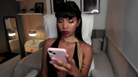 Snapshot of gigi_strawberry chatting on October 28, 5:11 am GIGI online show from October 28, 5:11 am