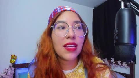 Snapshot of gigimooon chatting on November 15, 2:42 am gigimooon online show from November 15, 2:42 am