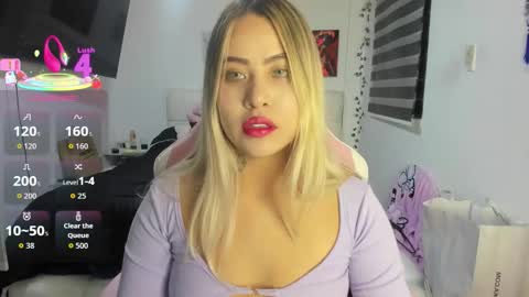 Snapshot of gigiprincesss chatting on December 16, 3:22 am Gigi online show from December 16, 3:22 am