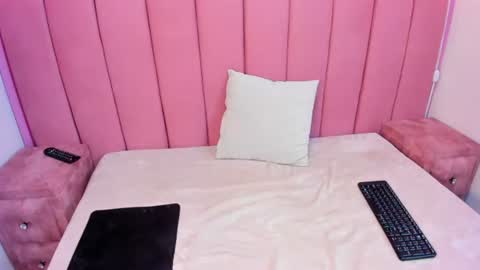 gigy_deluxe online show from July 9, 2:43 pm