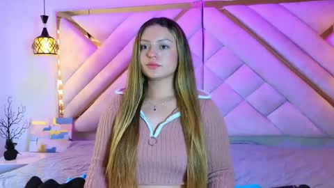 Giigii Hadid  online show from April 13, 7:19 pm