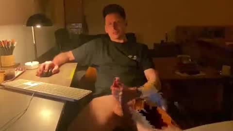 Snapshot of gilbertlachsmann chatting on February 3, 6:13 am Sebastian online show from February 3, 6:13 am