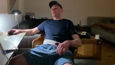 Snapshot of gilbertlachsmann chatting on February 11, 9:20 am Sebastian online show from February 11, 9:20 am