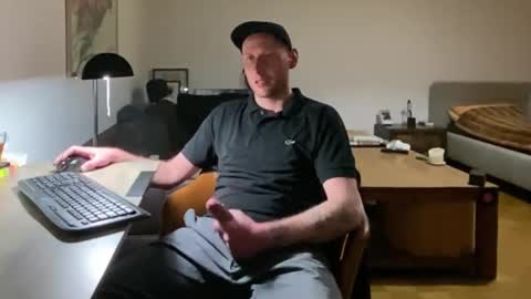 Snapshot of gilbertlachsmann chatting on February 20, 12:52 am Sebastian online show from February 20, 12:52 am