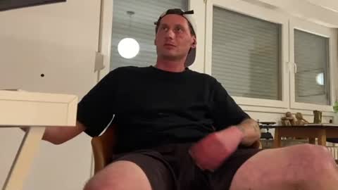 Snapshot of gilbertlachsmann chatting on September 27, 11:10 pm Sebastian online show from September 27, 11:10 pm