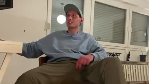 Snapshot of gilbertlachsmann chatting on October 17, 1:53 am Sebastian online show from October 17, 1:53 am