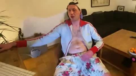 Snapshot of gilbertlachsmann chatting on November 9, 12:09 am Sebastian online show from November 9, 12:09 am