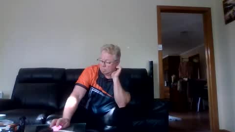 gimmmieoooo online show from April 15, 5:47 am