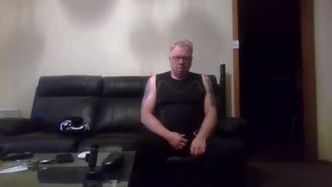 gimmmieoooo online show from April 19, 8:02 am