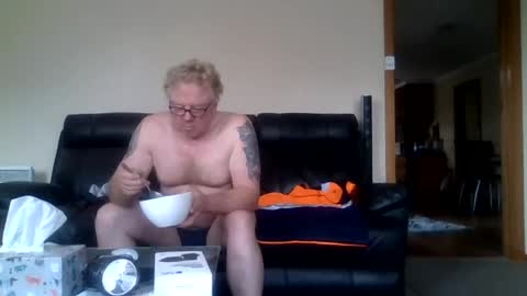 gimmmieoooo online show from July 2, 4:40 am