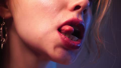        im expecting 350 thumbs up on my altar   online show from January 6, 1:09 am