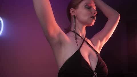        im expecting 350 thumbs up on my altar   online show from October 12, 10:42 pm