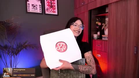 Snapshot of ginnaaaa_ chatting on December 3, 3:25 am Ginnaa online show from December 3, 3:25 am