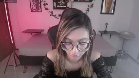 ginny11_ online show from March 20, 11:59 am