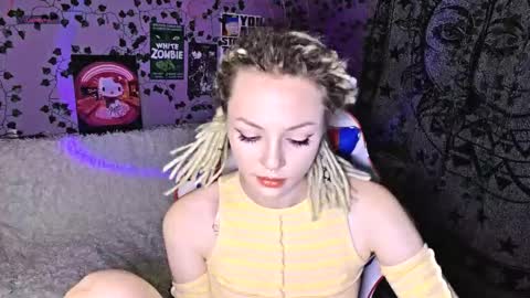 Snapshot of ginnyhotbeat chatting on September 11, 9:04 pm Ginny online show from September 11, 9:04 pm