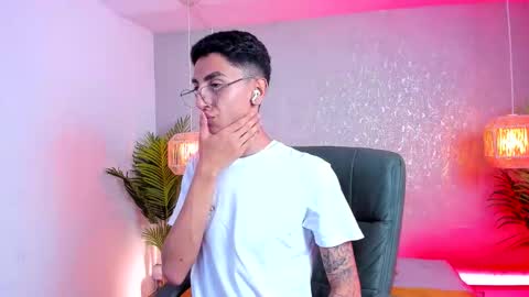 Snapshot of gio_carangi chatting on February 25, 3:16 am Gio Carangi online show from February 25, 3:16 am