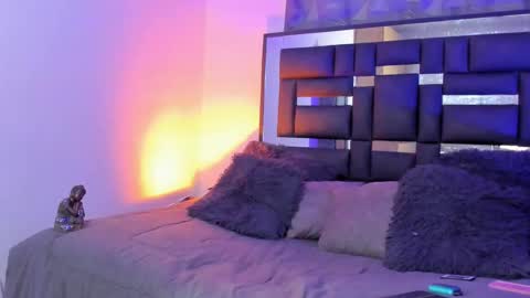 gio_gray online show from October 2, 7:37 am