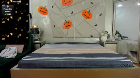 gio_lorenz online show from October 24, 11:39 am