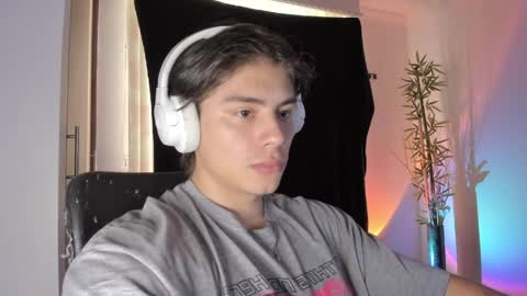 Snapshot of gio_russo chatting on April 30, 8:57 pm GioRusso online show from April 30, 8:57 pm