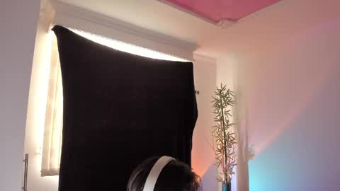 Snapshot of gio_russo chatting on May 1, 6:23 pm GioRusso online show from May 1, 6:23 pm