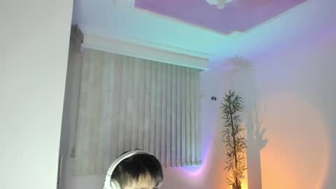 Snapshot of gio_russo chatting on June 29, 11:27 pm GioRusso online show from June 29, 11:27 pm