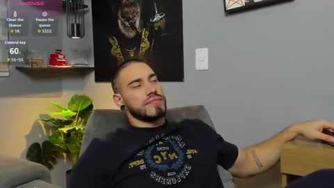 Snapshot of giorgio_leone2 chatting on December 18, 11:33 pm Giorgio leone online show from December 18, 11:33 pm