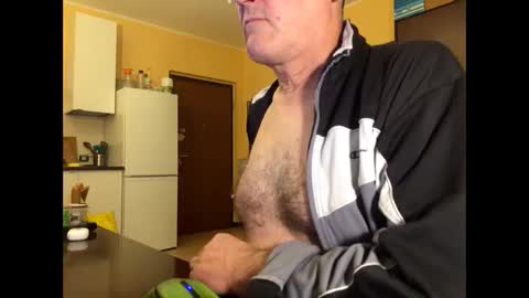 giovanni_1964 online show from October 19, 4:57 am