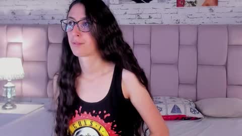 Snapshot of girafmusic chatting on November 20, 1:11 pm GirafMusic online show from November 20, 1:11 pm