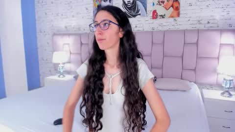 Snapshot of girafmusic chatting on December 2, 12:54 pm GirafMusic online show from December 2, 12:54 pm