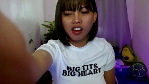 Snapshot of girl2rememberxxx chatting on January 7, 10:19 pm YOUR GIRL AXIE online show from January 7, 10:19 pm