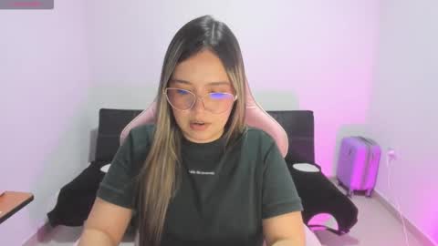 Snapshot of girl_alana chatting on November 25, 9:59 pm Alana online show from November 25, 9:59 pm