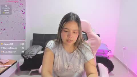 Snapshot of girl_alana chatting on November 26, 10:05 am Alana online show from November 26, 10:05 am