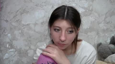 girl_cute007 online show from April 17, 9:18 pm