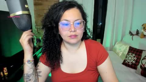 girl_inline online show from December 16, 1:21 am